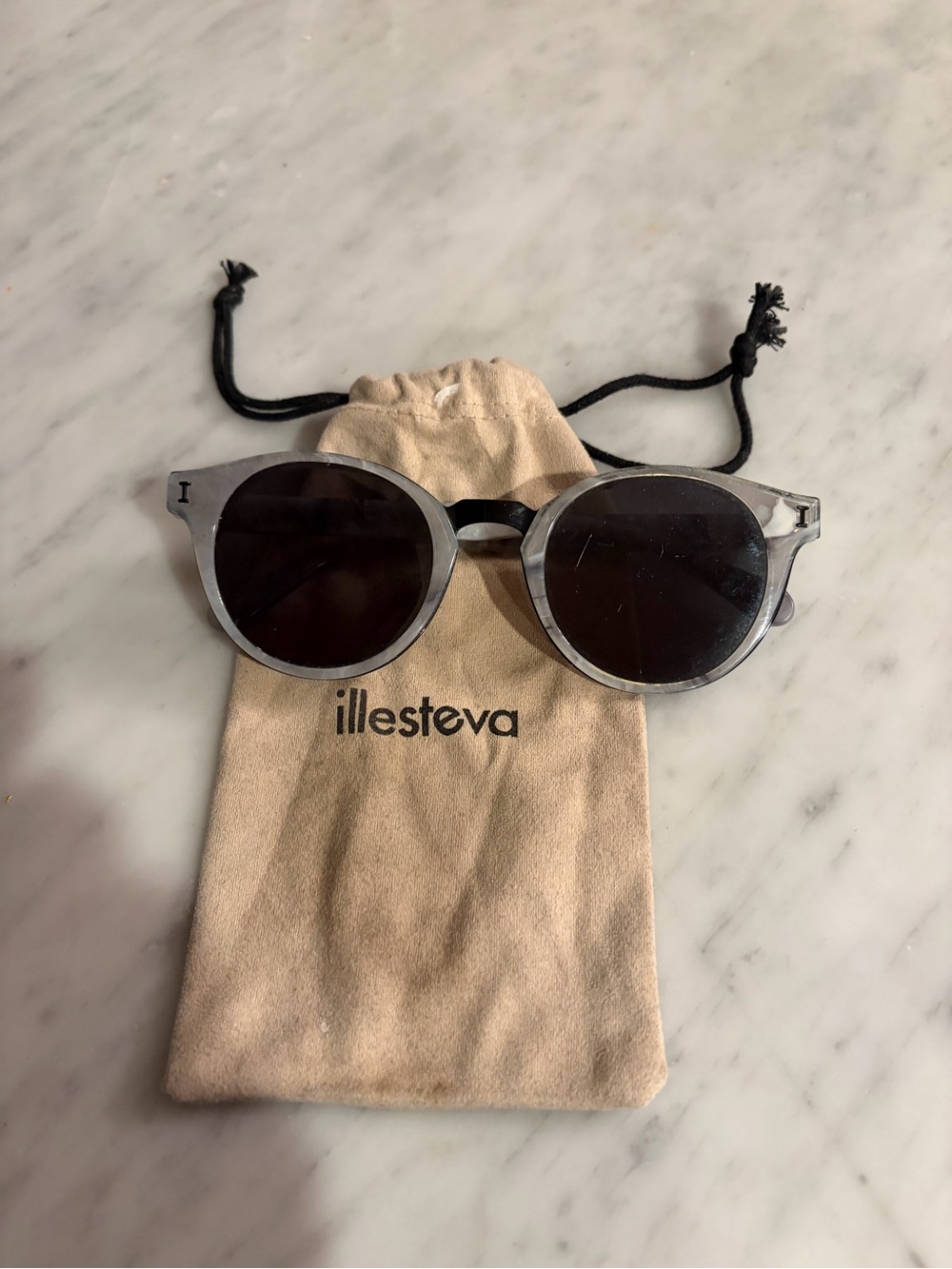 Illesteva Capri Sunglasses in Gray Tortoise